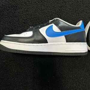 Nike Black and Blue Women's Sneakers